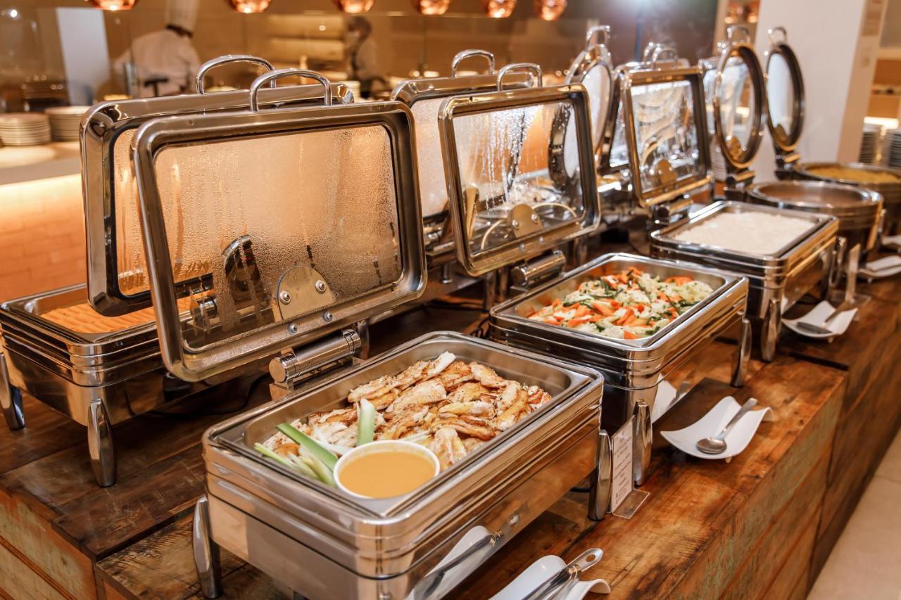 La Torre Resort All Inclusive Порто Сегуро Екстериор снимка A chafing dish buffet