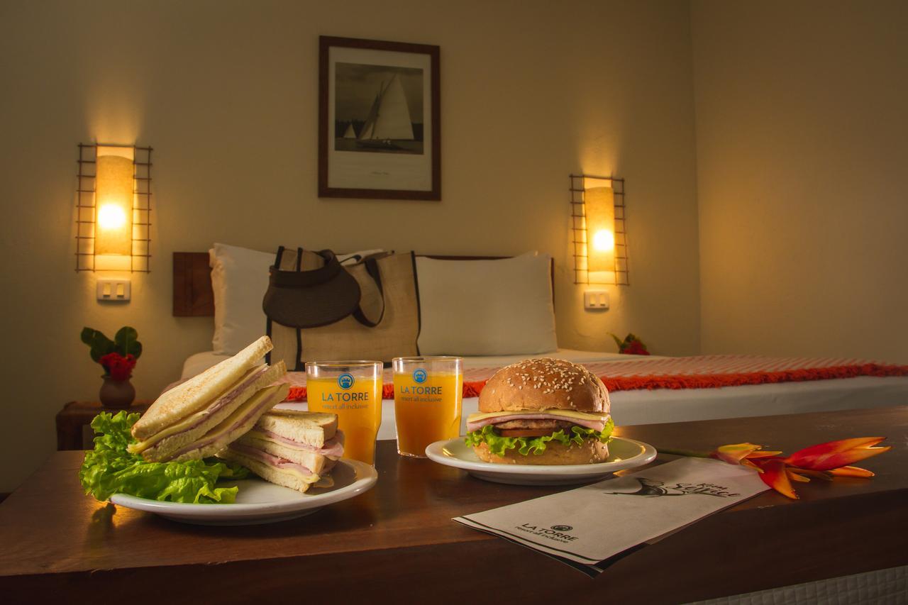 La Torre Resort All Inclusive Порто Сегуро Екстериор снимка Room service
